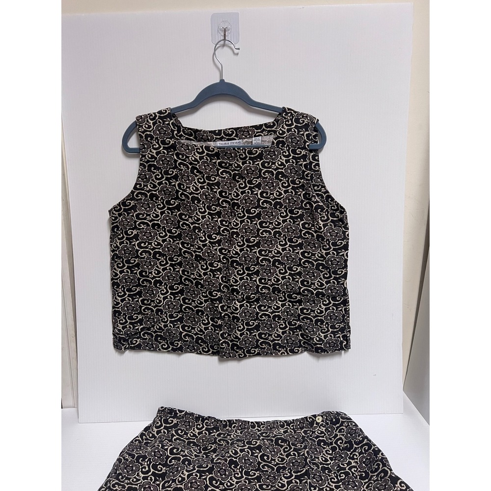 Valerie Stevens Sport Linen 2 Piece Set Floral Scroll Print Top Skirt Black L